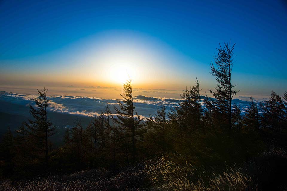 まぼろしの滝からの御来光